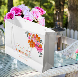 Ljus rosa orange livfull blomsterbrudtjänsteflicka