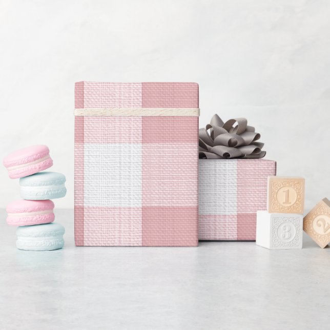 Ljus rosa vit mjuk gingham rosé rutigt mönster presentpapper (Baby Shower)