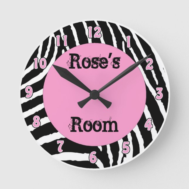 Ljus rosa Zebra Girls Room Wall Clock med Namn Rund Klocka (Framsida)