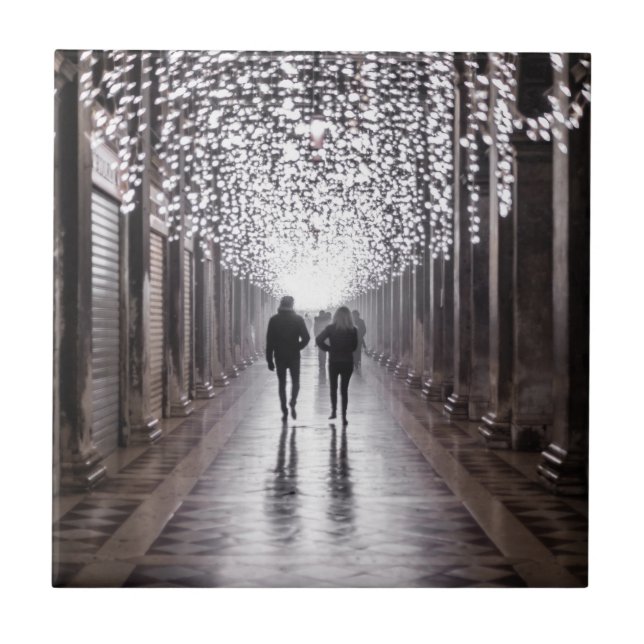 Ljus, skuggor och symmetri - sepia kakelplatta (Framsidan)