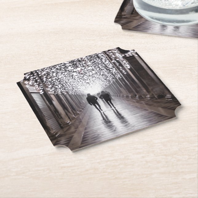 Ljus, skuggor och symmetri - sepia underlägg papper (Vinklad)