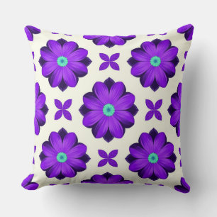 Ljus violetta blommor och bladmotiv kudde