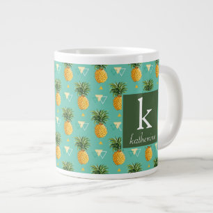 Ljusa ananas på geometriskt Mönster Monogram Jumbo Mugg