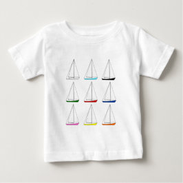 Ljusa kulöra segelbåtar tee shirt