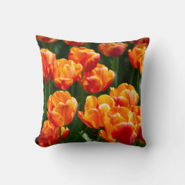 Ljusa orange-tulpaner i parken kudde