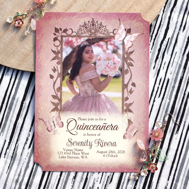 Ljusa rosa fjärilar, ornate Brown Quinceanera Inbjudningar (blush pink quinceanera photo invitations with decorative butterfly border and butteflies)