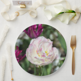 Ljusa rosa-tulpaner på en solig dag