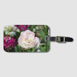 Ljusa rosa-tulpaner på en solig dag bagagebricka