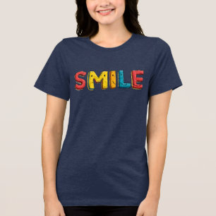 Ljusande färgrik "SMILE"-typografi på marinblått T Shirt