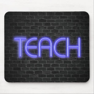 Ljusande neon TEACH-tecken på tegel Musmatta