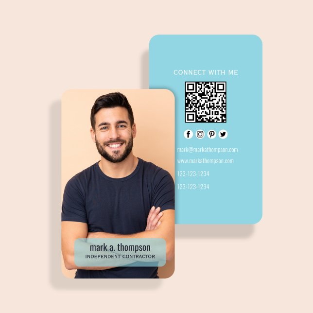Ljusblå Foto QR-kod Anslut Med Mig Visitkort (Light blue QR code card with photo and clean modern contact layout)