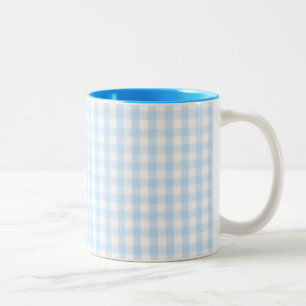 Ljusblå gingham mönster Två-Tonad mugg