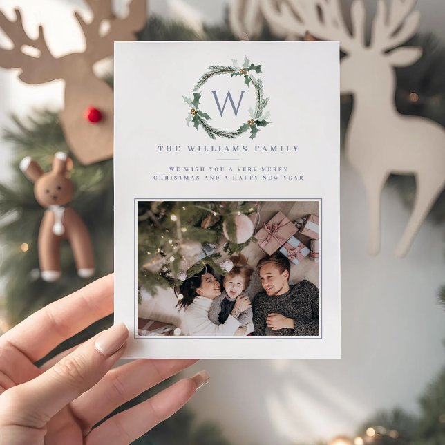 Ljusblå julgröna bärkrans med monogram julkort (Skapare uppladdad)