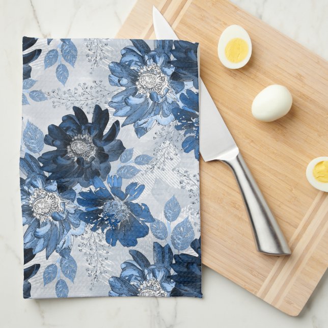 Ljusblå, mörk blått blommor på lätt grått kökshandduk (Vikt i Fjärdedel)