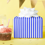 Ljusblå och vita ränder presentpapper<br><div class="desc">Lägg till en söt och charmig touch till dina gåvor med detta Ljusblå och vita ränder -presentpapper. Perfekt för födelsedagar,  baby shower,  bröllop och mer,  dess klassiska randiga design gör varje present ser förtjusande och festlig ut.</div>