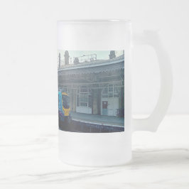 Ljusblå tåg frostat ölglas