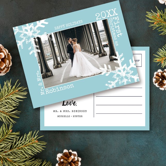 Ljusblått Newlyx 1:a julfoto Snowflake Helg Vykort (Rustic snowflake newlywed holiday keepsake photo ornament perfect for gifts to bring joy to others.)