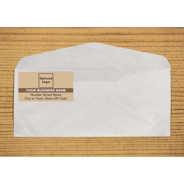 Ljusbrun med markerat varumärke vid frakt fraktsedel (Light brown with highlighted brand name shipping label on envelope)