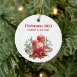 Ljuscentrum med Poinsettia Flower Julgransprydnad Keramik<br><div class="desc">En dekoration med en söt bouquet gjord av vattenfärger. Röda ljus med accenter från guld och ett mindre vitt ljus. Omringad av en gräs bouquet med en poinsettia-blomma.</div>