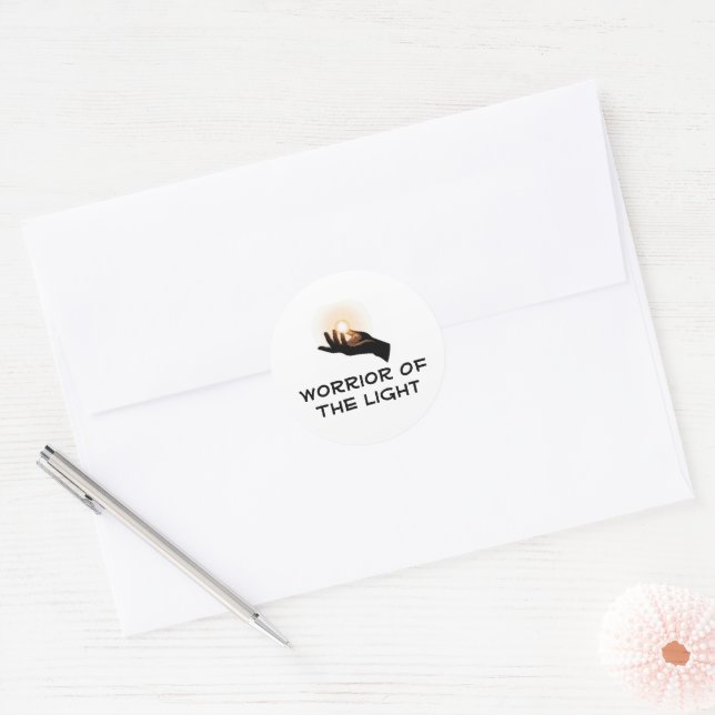 Ljusets Krigare Runt Klistermärke (Kuvert)