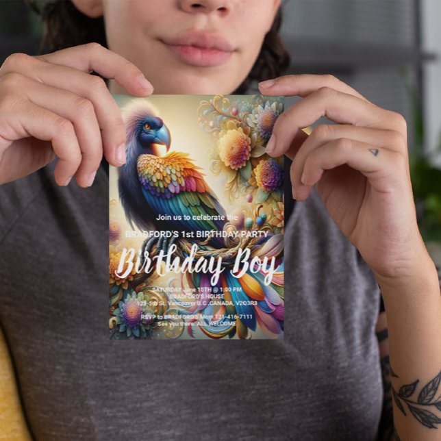 Ljusfärgad Fjädrad Kondor Sittande På Trädgren Vykort (Skapare uppladdad)