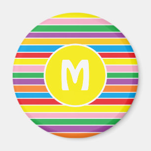 Ljusfärgad regnbågsrandig med monogram magnet