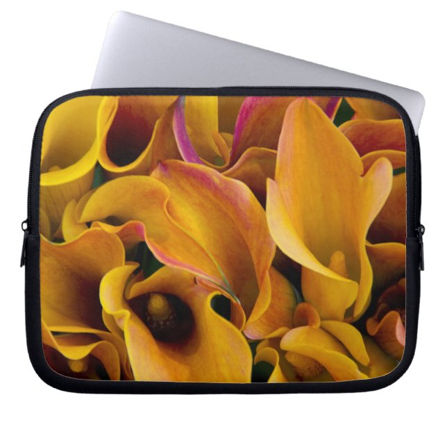 Ljusfärgade calla liljor på laptop fodral (Framsidan)