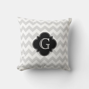 Ljusgrå vit chevron svart Quatrefoil monogram Kudde
