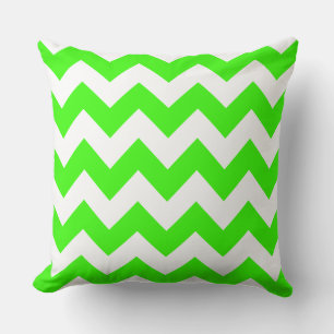 Ljusgrön sicksackrandig kudde