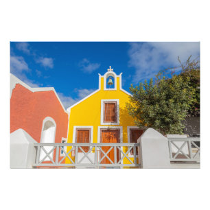 Ljusgul kyrka och blå himmel fototryck