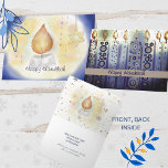 Ljusljus Lycklig Hanukkah, vattenfärg Kort<br><div class="desc">Lycklig Hanukkah. Fin, snygg, handgjord vattenfärgsdesign med ljus och stjärnor från David längst fram och fler ljus längst bak. Det finns en hälsning i mitten tillsammans med ett ljus och en snöflinga. Uppdatera enkelt din anpassningsbar och namn så att det blir ditt unika kort som du kan sätta i bord...</div>