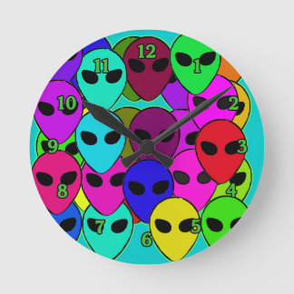 Ljusmassa av Alien Ansikte Wall Clock Rund Klocka