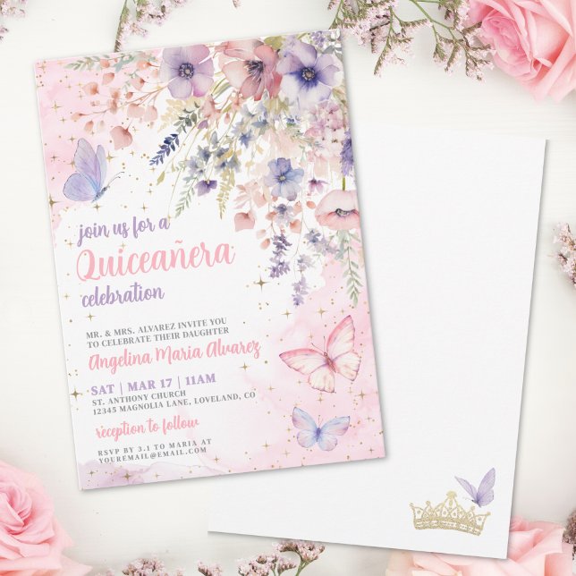 Ljusrosa lila blomstergirlang Butterfly Quinceaner Inbjudningar (Blush Pink Purple Floral Butterfly Quinceanera Invitation)