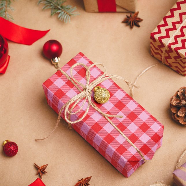 Ljusrosa och klarröd Buffalo-rutigt Presentpapper (Light Pink and Bright Red Buffalo Plaid Wrapping Paper)
