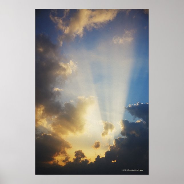 Ljusstrålar genom molnen poster (Framsidan)