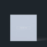 Ljust Blå himmel Modern Tack, ditt kort<br><div class="desc">Mjukt ljusblå med ömtåligt vitt ram-tackkort.</div>