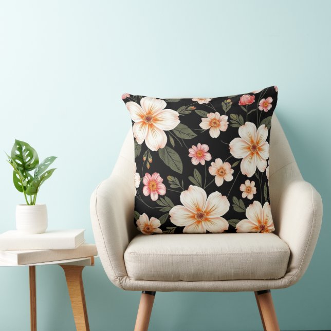 Ljust blommönster på svart kudde (Stol)