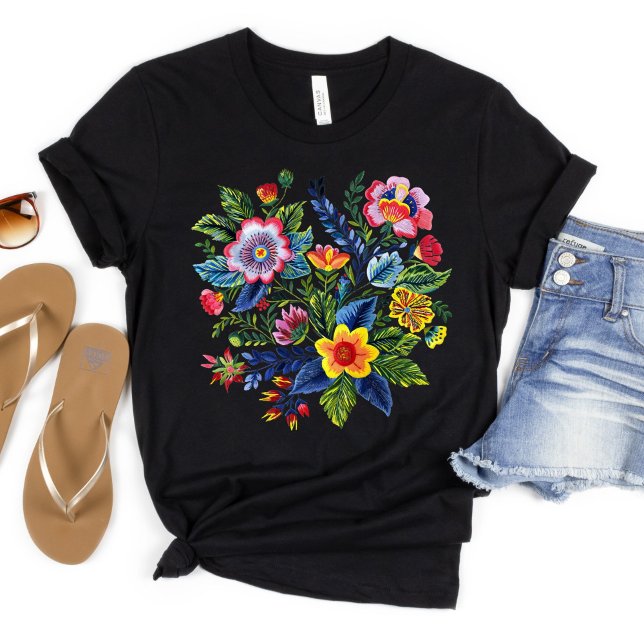 Ljust blomsterarrangemang falskt garnbroderi  t shirt (Bright Colors Floral Bouquet in Faux Yarn Embroidery T-shirt for her. Many styles and Colors)