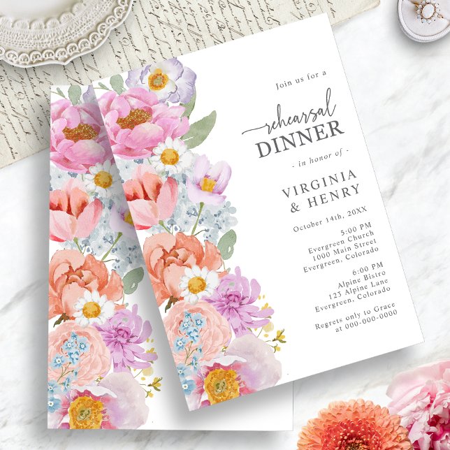 Ljust blomsterarrangemang för repetitionsmiddagen inbjudningar (Bright Floral Rehearsal Dinner Invitation by Painted Paperie
)