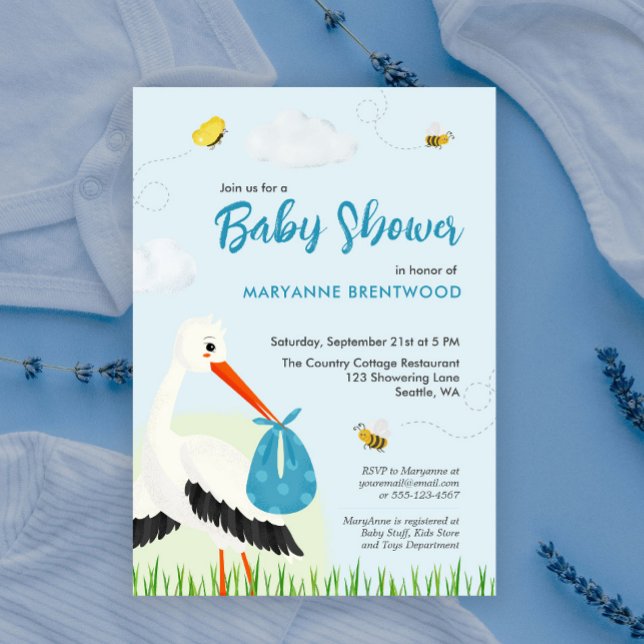 Ljust Blue Stork Baby Shower Inbjudningar (Light blue stork baby shower and baby sprinkle invitation template with custom text and info)