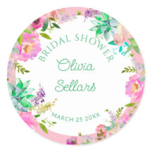 Ljust bröllopsfest med blomsterprakt