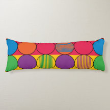 Ljust cirklar görar randig färgaden och