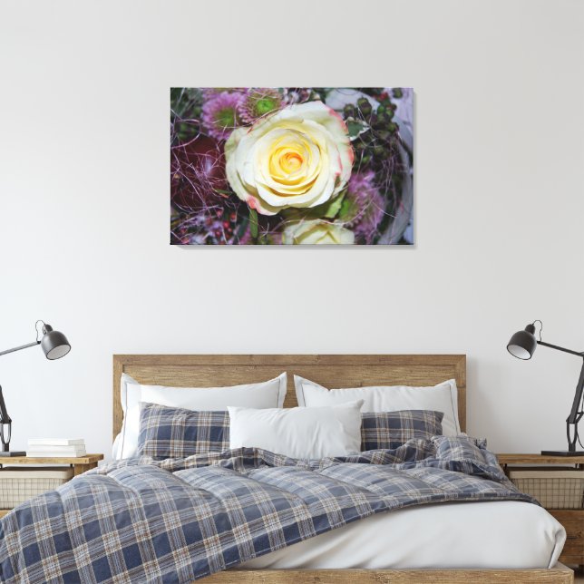ljust gul ros i en blomsterbukett canvastryck (Insitu (sovrum))