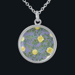 Ljust Gult och Periwinkle Blue Ro Blommigt Bröllop Sterling Silver Halsband<br><div class="desc">Vackert lätt Gult och Periwinkle Blue peony & ro blommigt bröllopsinbjudningar med rikligt grönt. Perfekt för ett tema för blommigt eller för det traditionella vita bröllop i Vår eller Sommar. Anpassa färg och texten för att få bröllopet att bjuda in dig själv!</div>