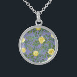 Ljust Gult och Periwinkle Blue Ro Blommigt Bröllop Sterling Silver Halsband<br><div class="desc">Vackert lätt Gult och Periwinkle Blue peony & ro blommigt bröllopsinbjudningar med rikligt grönt. Perfekt för ett tema för blommigt eller för det traditionella vita bröllop i Vår eller Sommar. Anpassa färg och texten för att få bröllopet att bjuda in dig själv!</div>