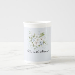 Ljust himmelsblå vit blomma benporslin mugg