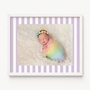 Ljust lila och vita ränder Ny babyflicka foto Poster