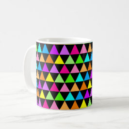 Ljust neonfärgade trianglar tryckta på mugg