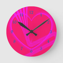 Ljust rosa hjärta w/Zigzag Linjer Rund Klocka