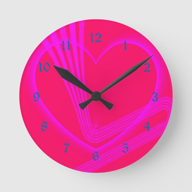 Ljust rosa hjärta w/Zigzag Linjer Rund Klocka (Framsida)